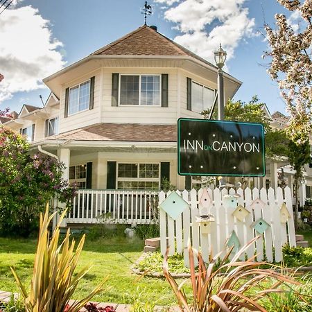 Inn On Canyon Radium Hot Springs Eksteriør bilde