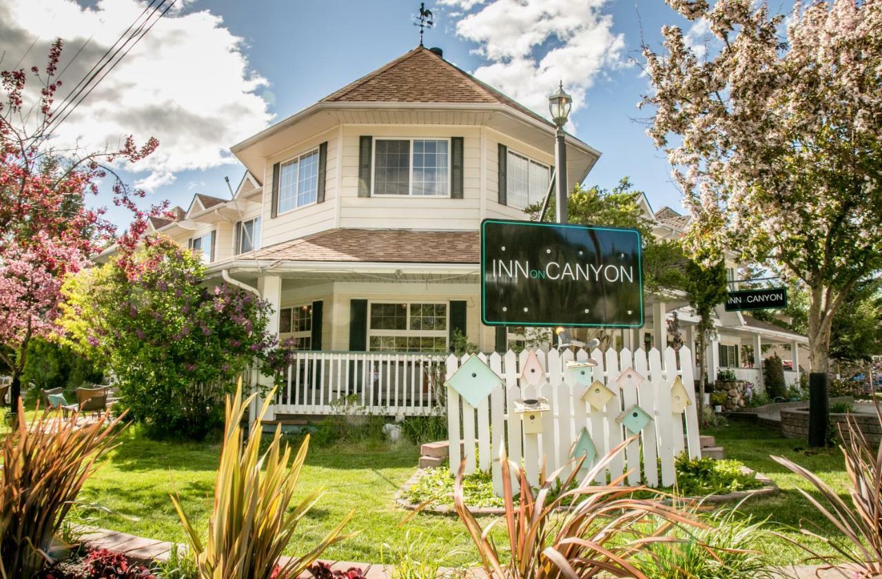 Inn On Canyon Radium Hot Springs Eksteriør bilde