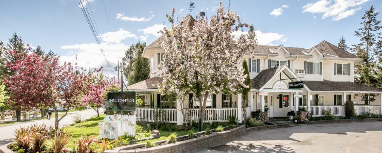 Inn On Canyon Radium Hot Springs Eksteriør bilde